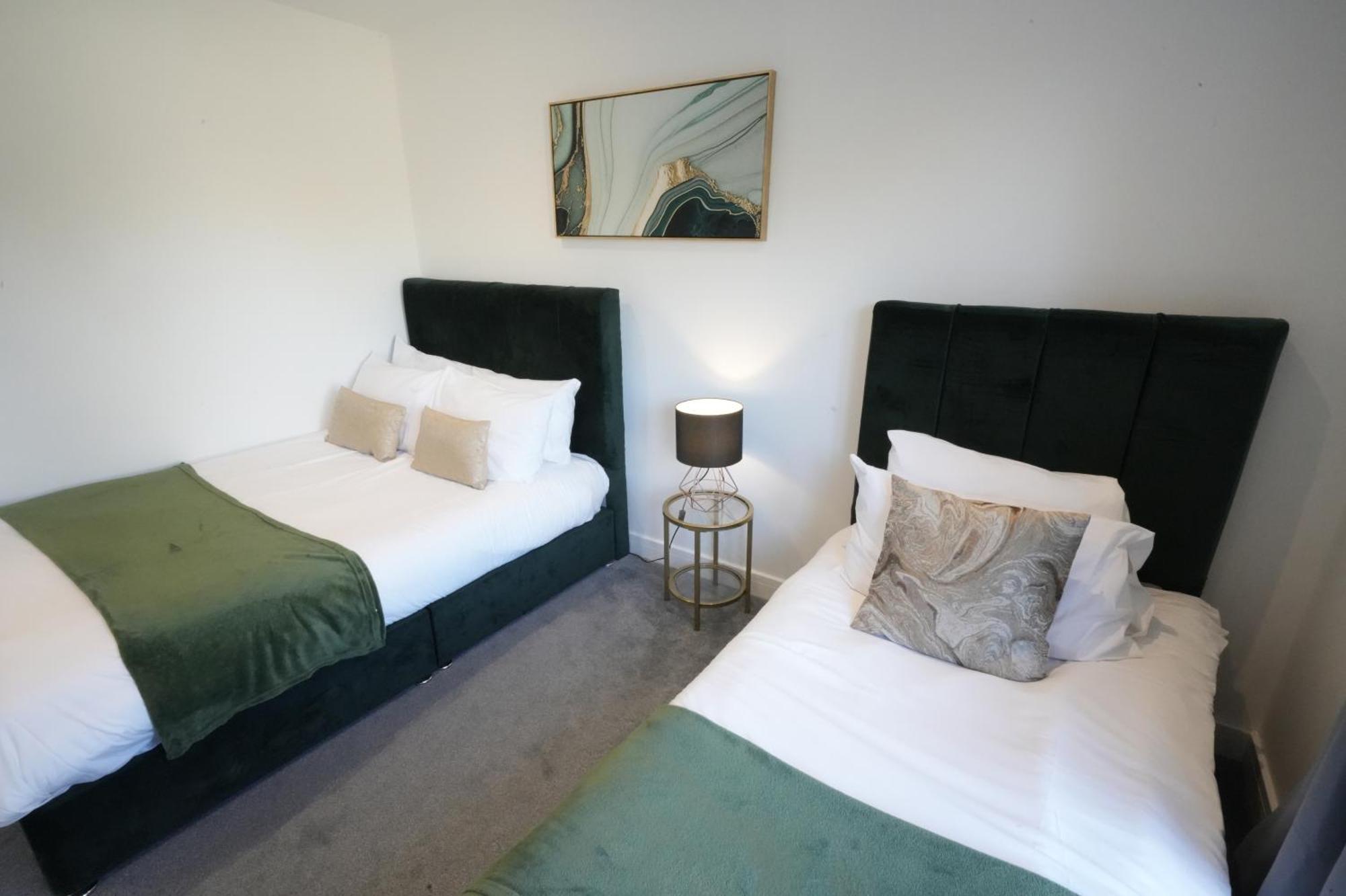 10 Min Drive To Airport - Free Parking - 15 Min Bus Ride - Ev Charge Available Appartamento