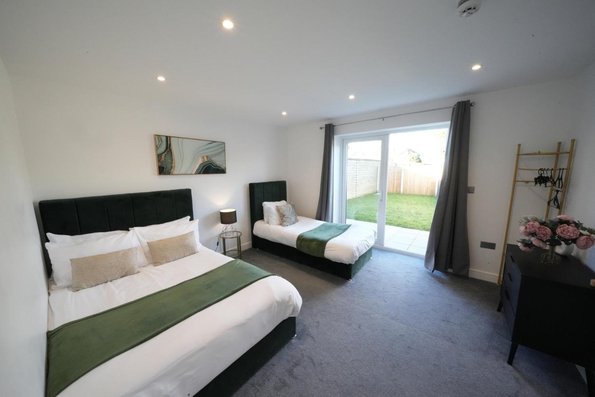 Appartamento 10 Min Drive To Airport - Free Parking - 15 Min Bus Ride - Ev Charge Available