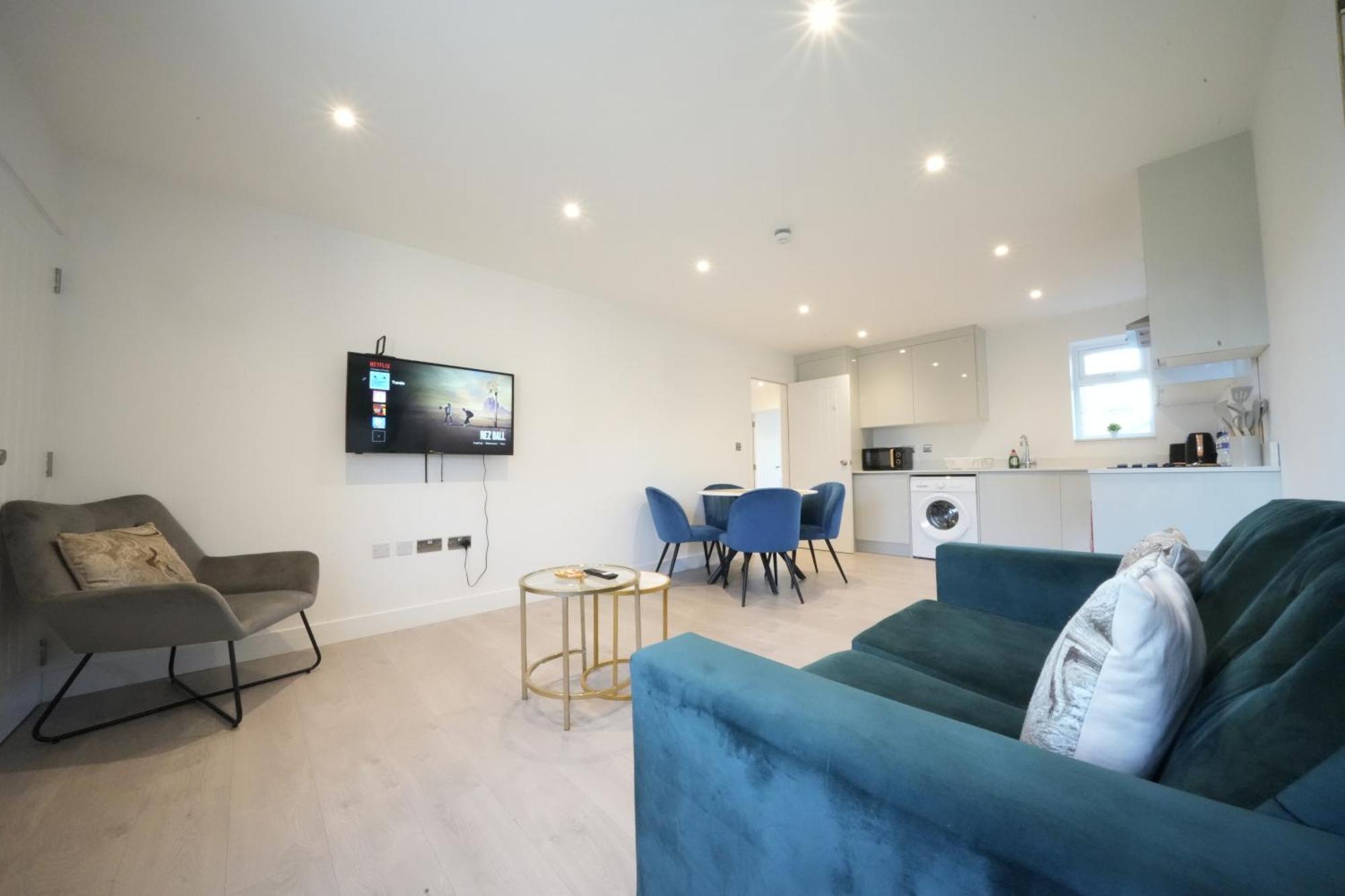 Appartamento 10 Min Drive To Airport - Free Parking - 15 Min Bus Ride - Ev Charge Available
