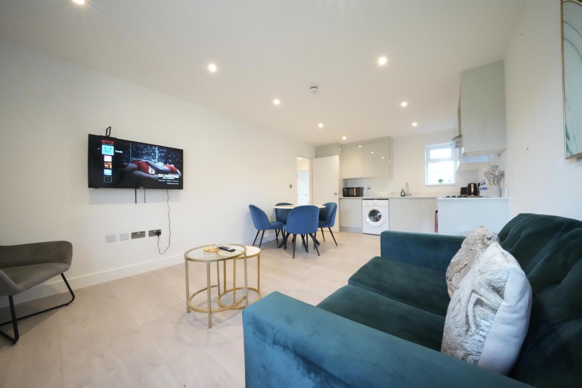 10 Min Drive To Airport - Free Parking - 15 Min Bus Ride - Ev Charge Available Appartamento *