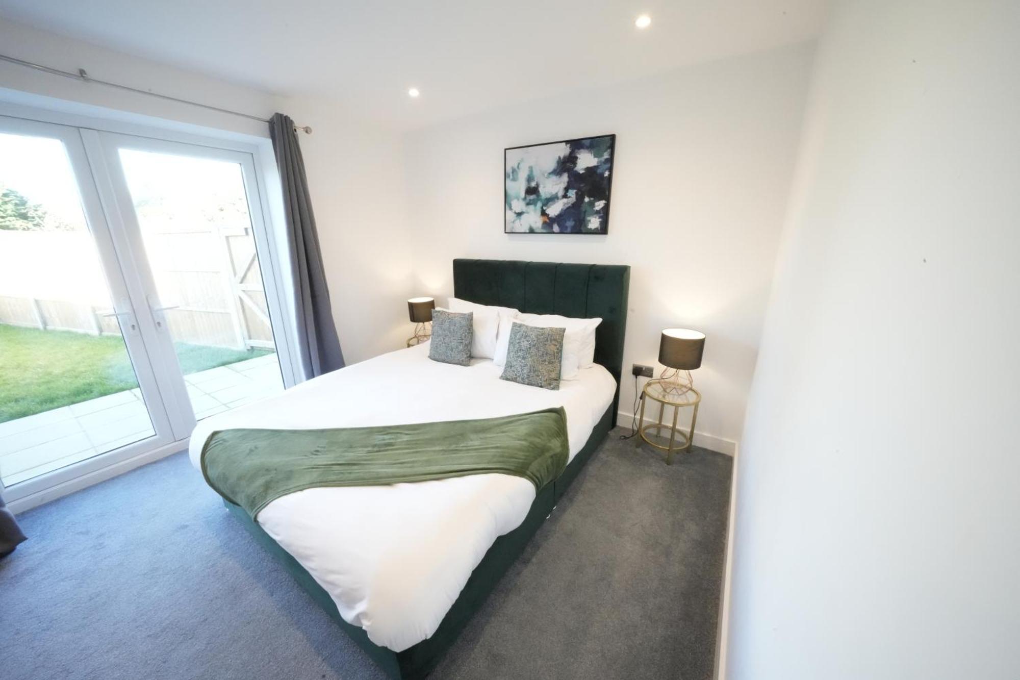 10 Min Drive To Airport - Free Parking - 15 Min Bus Ride - Ev Charge Available Appartamento