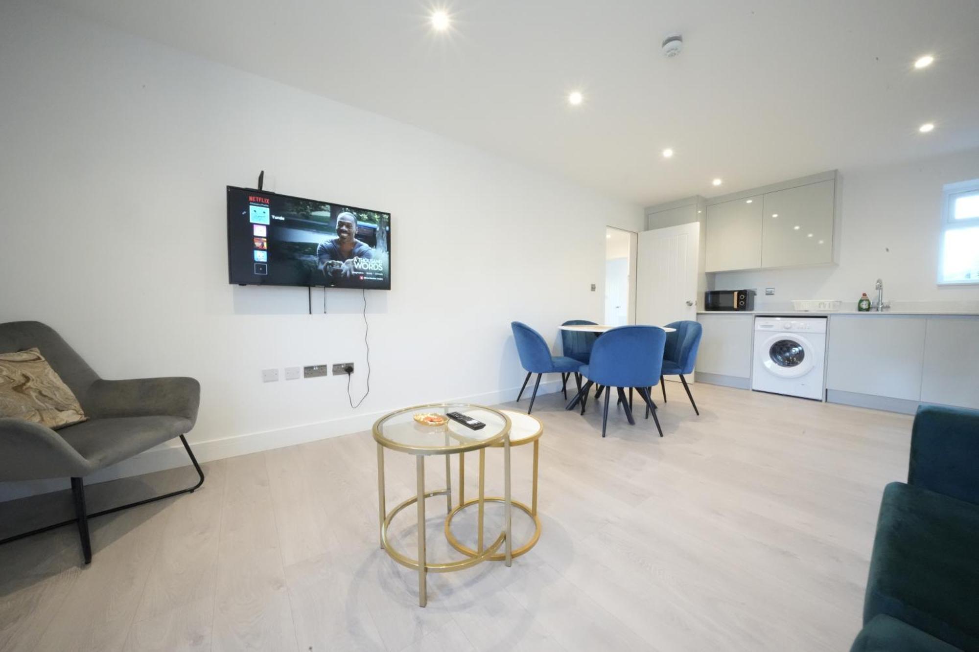 Appartamento 10 Min Drive To Airport - Free Parking - 15 Min Bus Ride - Ev Charge Available