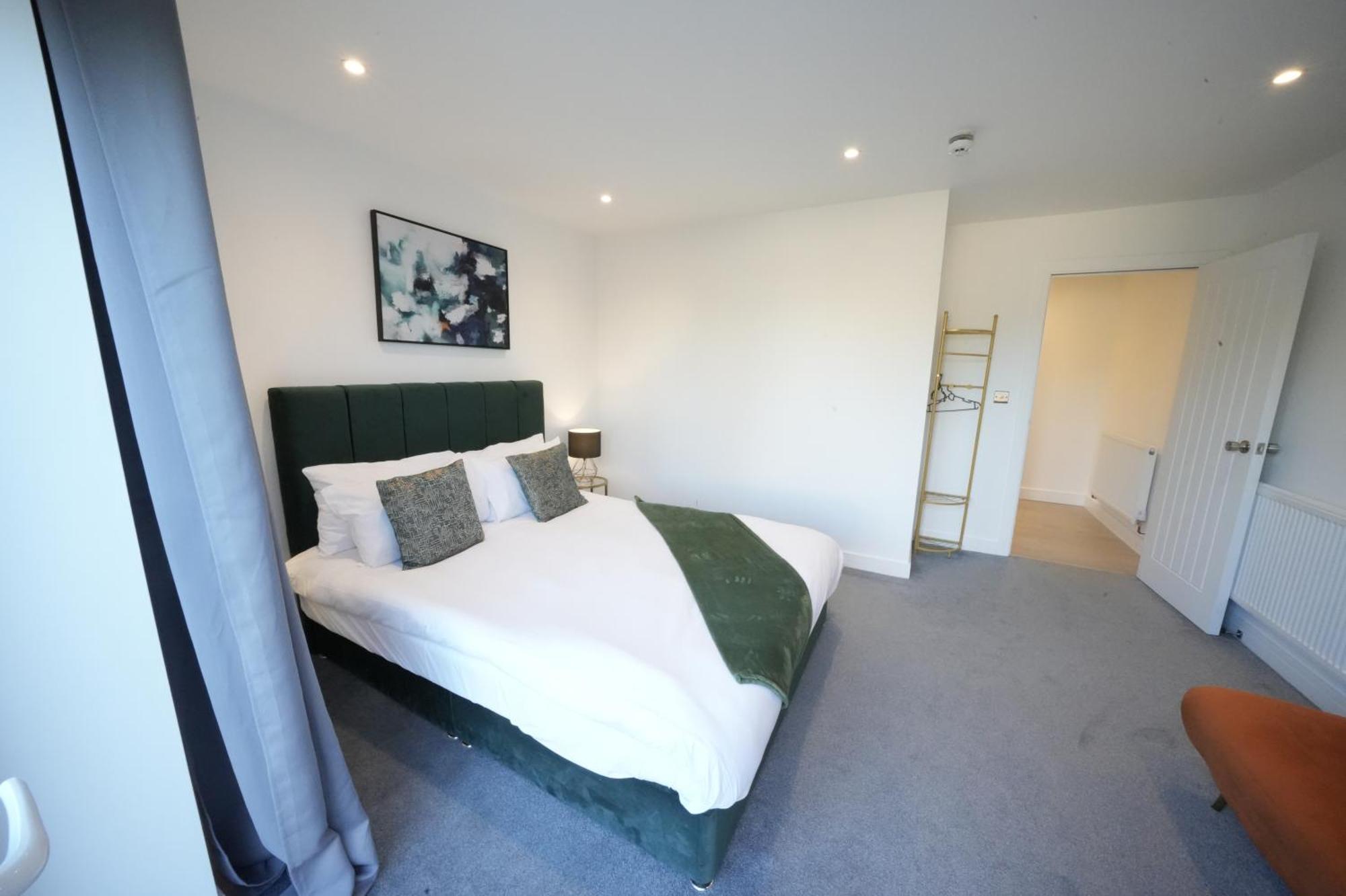 10 Min Drive To Airport - Free Parking - 15 Min Bus Ride - Ev Charge Available Appartamento *