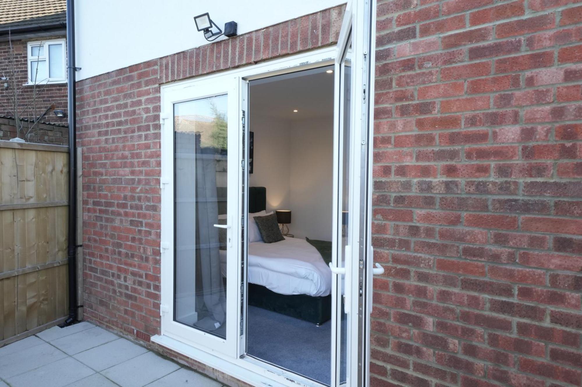 Appartamento 10 Min Drive To Airport - Free Parking - 15 Min Bus Ride - Ev Charge Available Stanwell