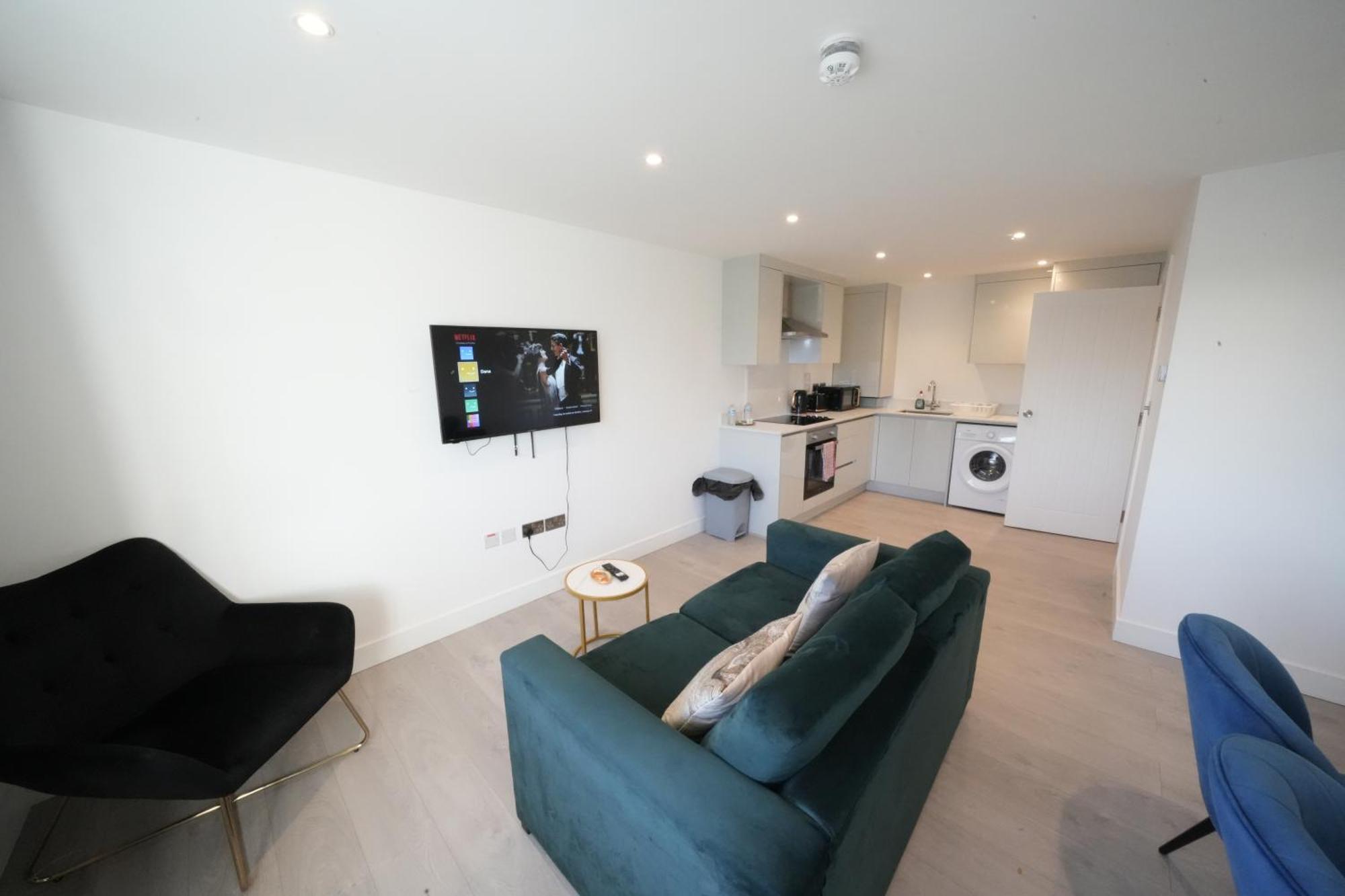 10 Min Drive To Airport - Free Parking - 15 Min Bus Ride - Ev Charge Available Appartamento
